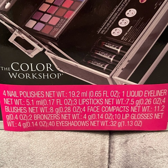 The Color Workshop Makeup Traincase - Picture 9 of 9